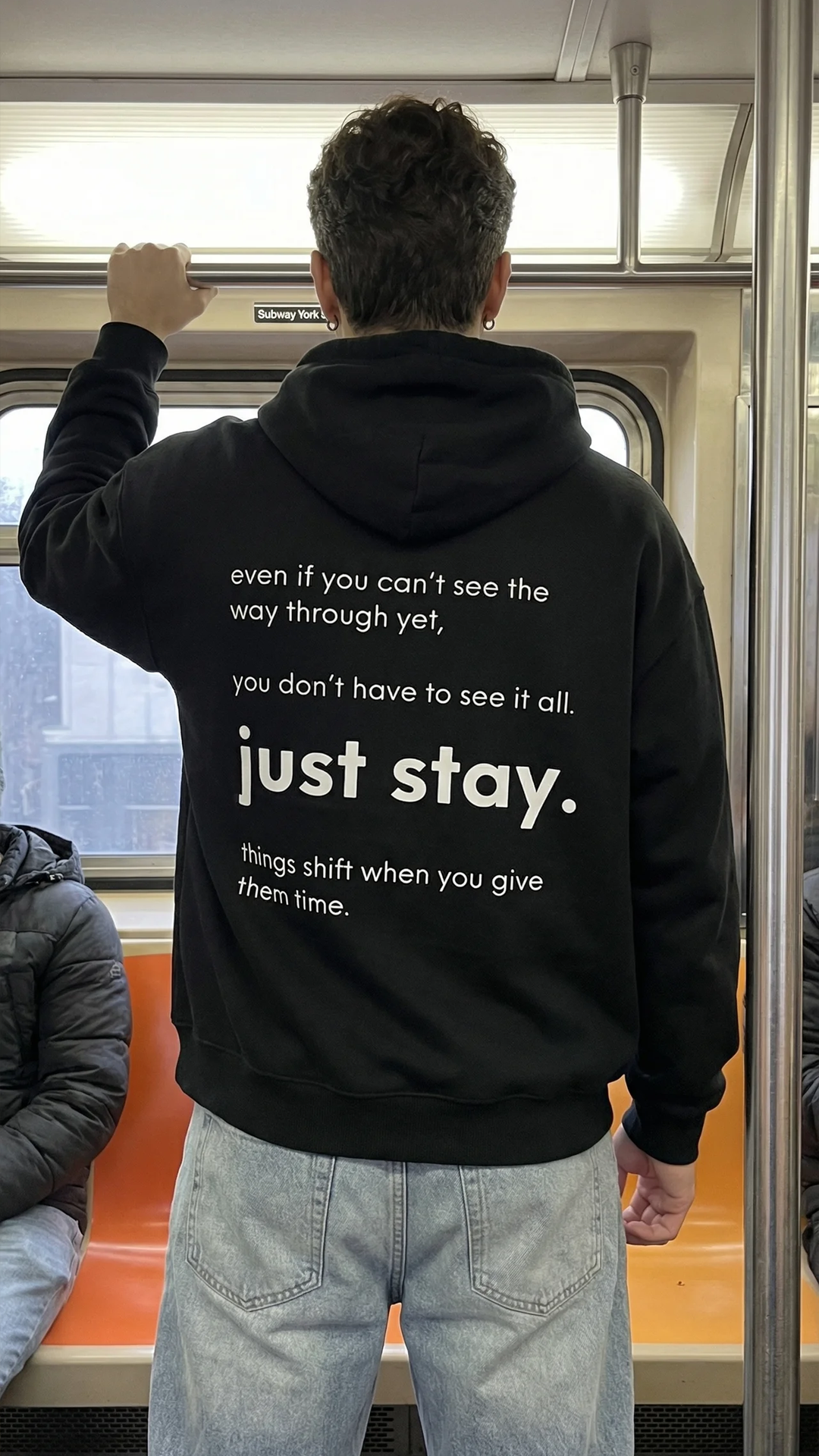 Sudadera con capucha "Este no es el final"