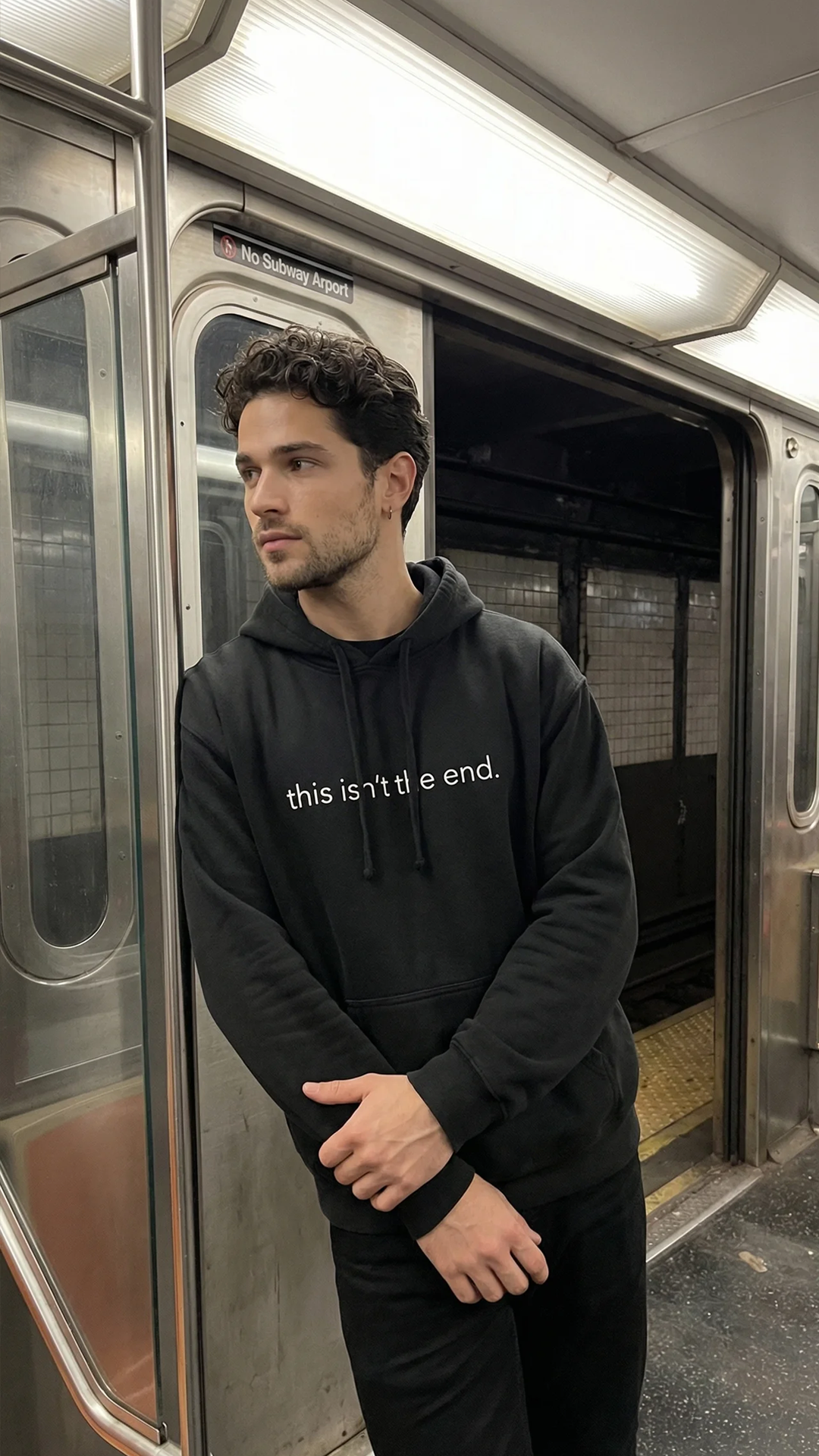 Sudadera con capucha "Este no es el final"