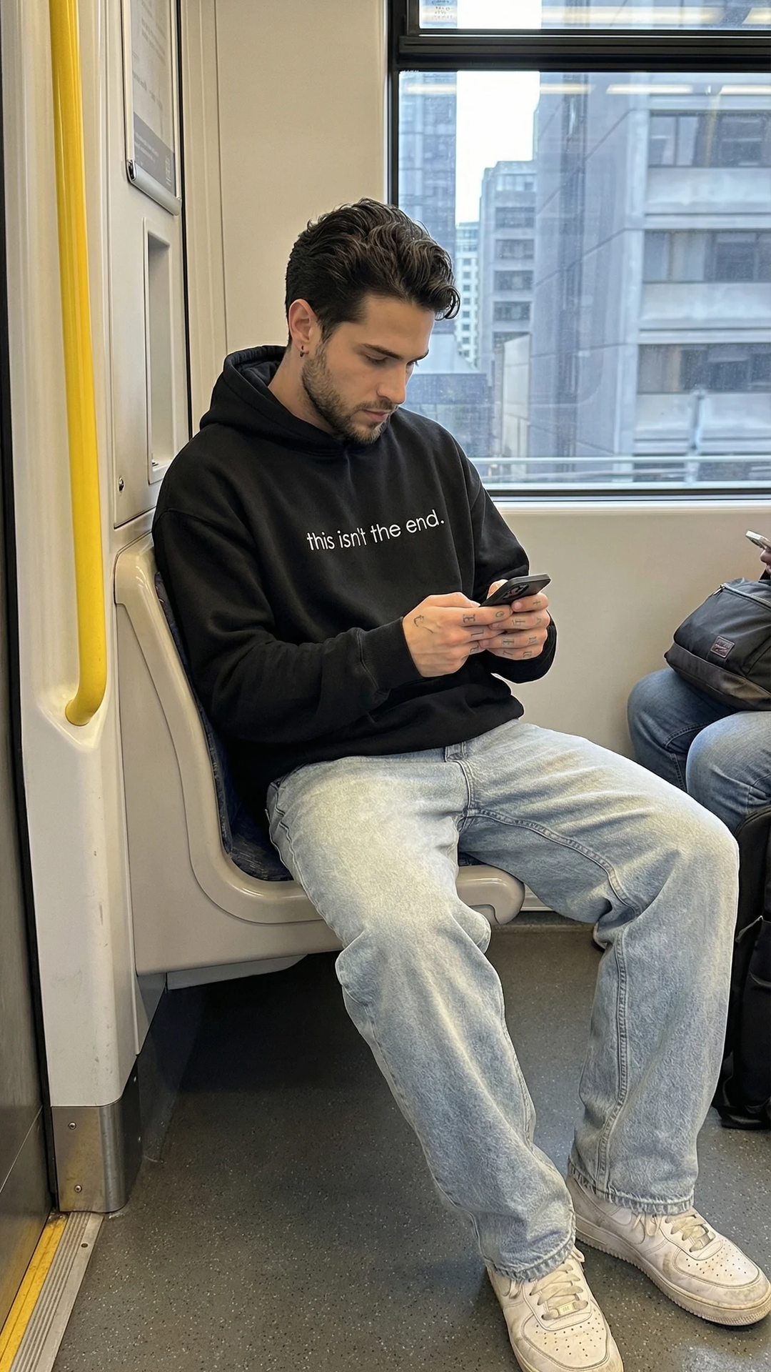 Sudadera con capucha "Este no es el final"