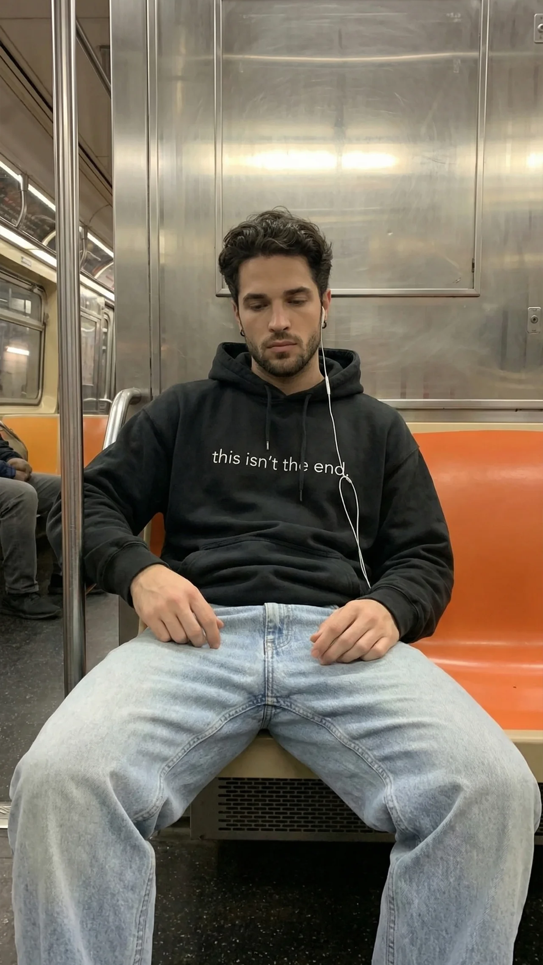 Sudadera con capucha "Este no es el final"