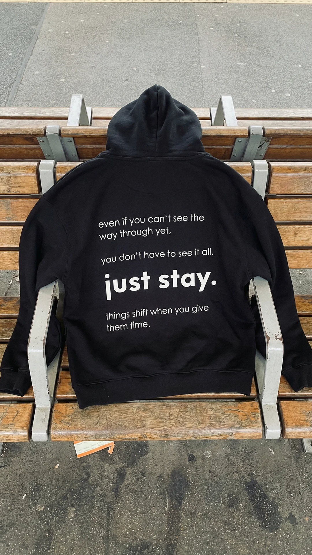 Sudadera con capucha "Este no es el final"