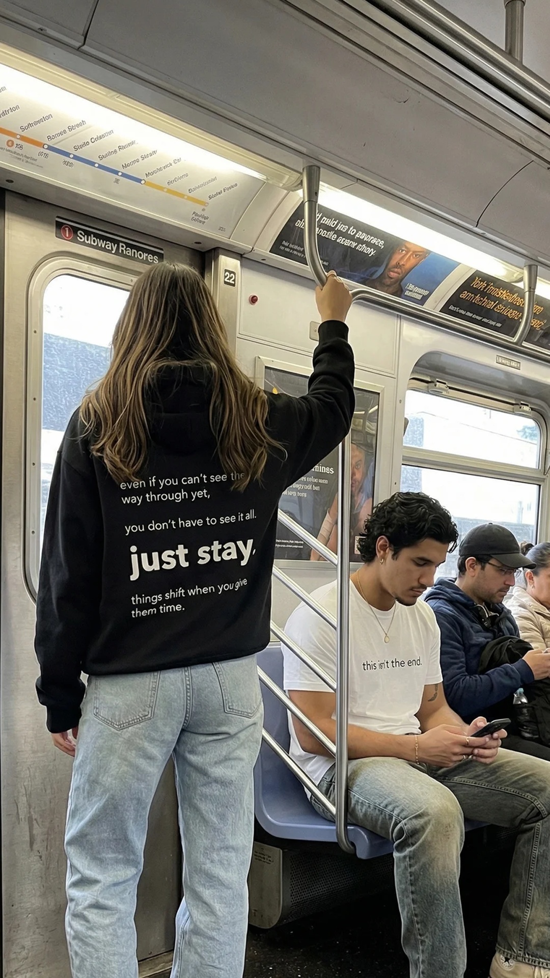 Sudadera con capucha "Este no es el final"