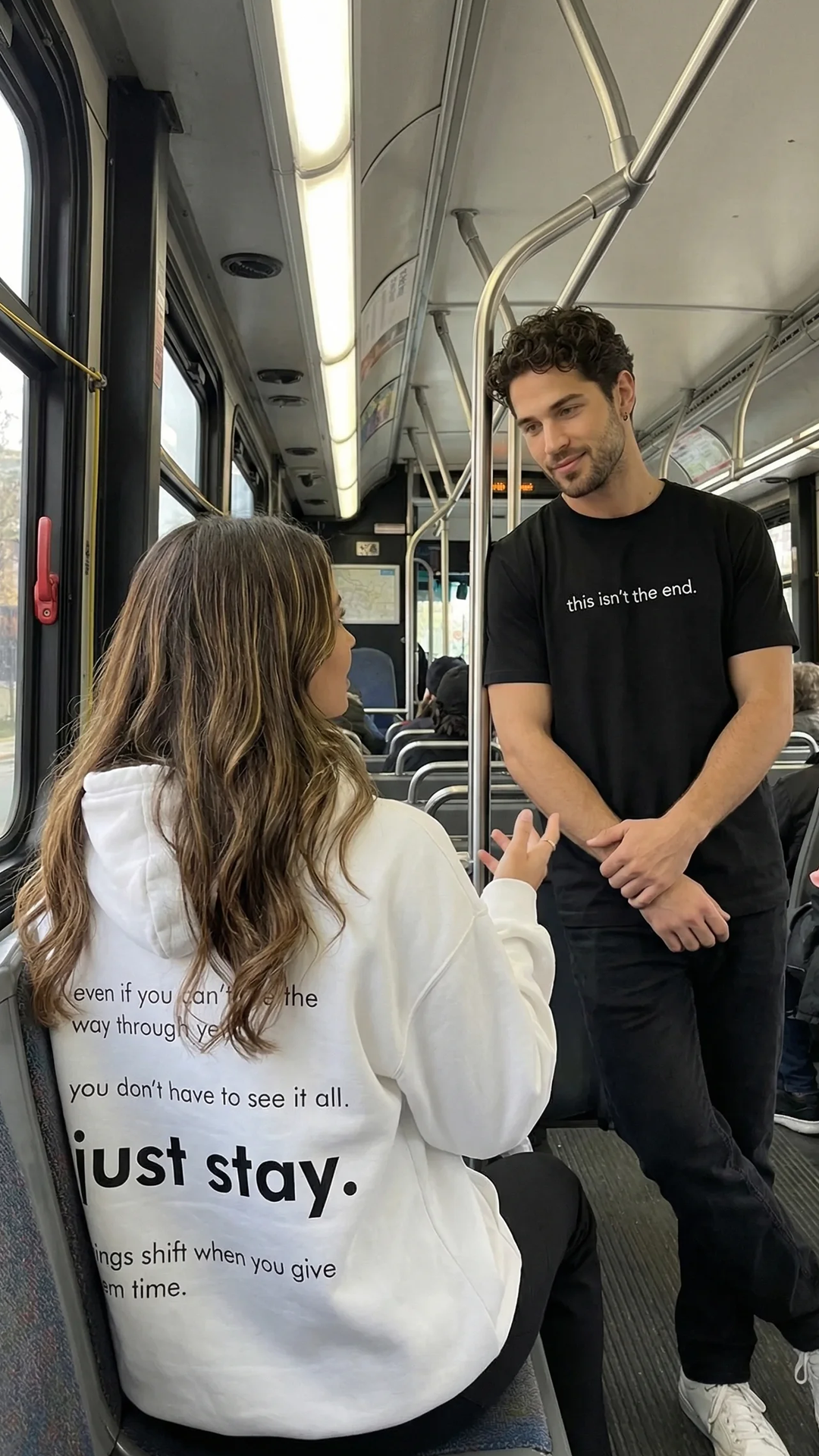 Sudadera con capucha "Este no es el final"