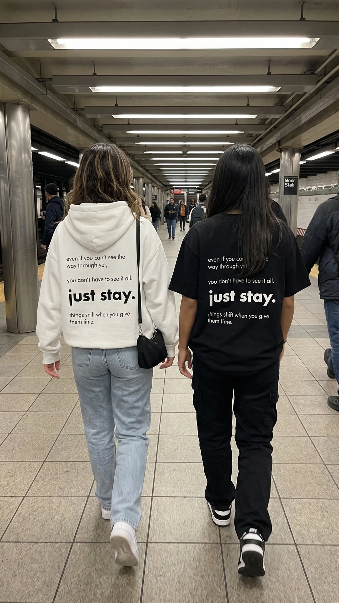 Sudadera con capucha "Este no es el final"