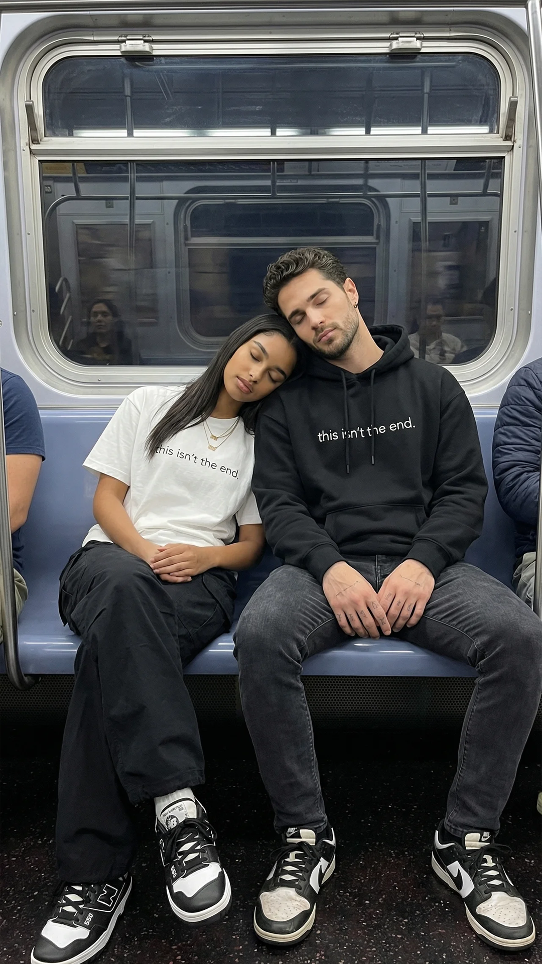 Sudadera con capucha "Este no es el final"