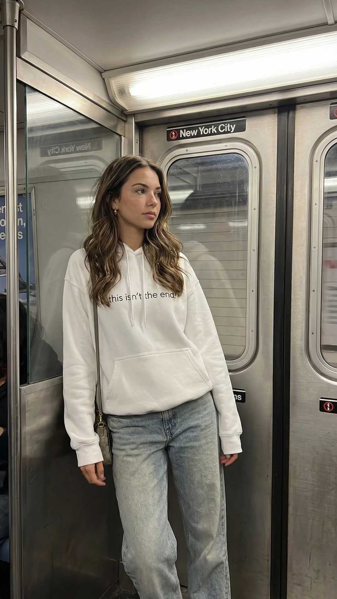 Sudadera con capucha "Este no es el final"