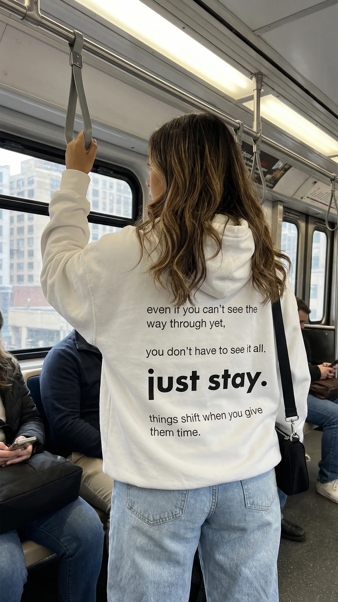 Sudadera con capucha "Este no es el final"