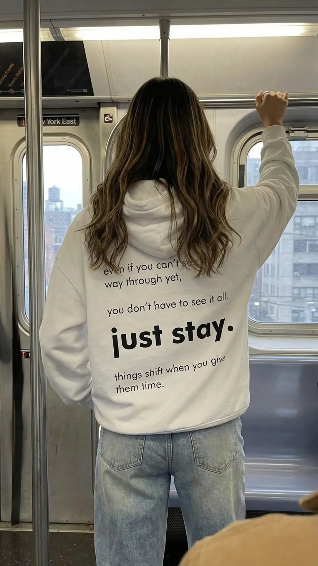 Sudadera con capucha "Este no es el final"
